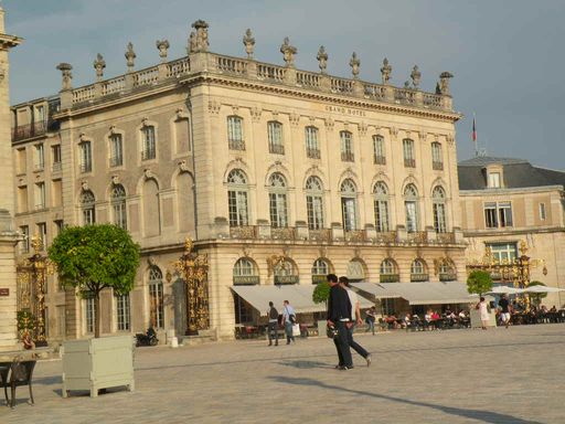  le Grand Hôtel, place Stan